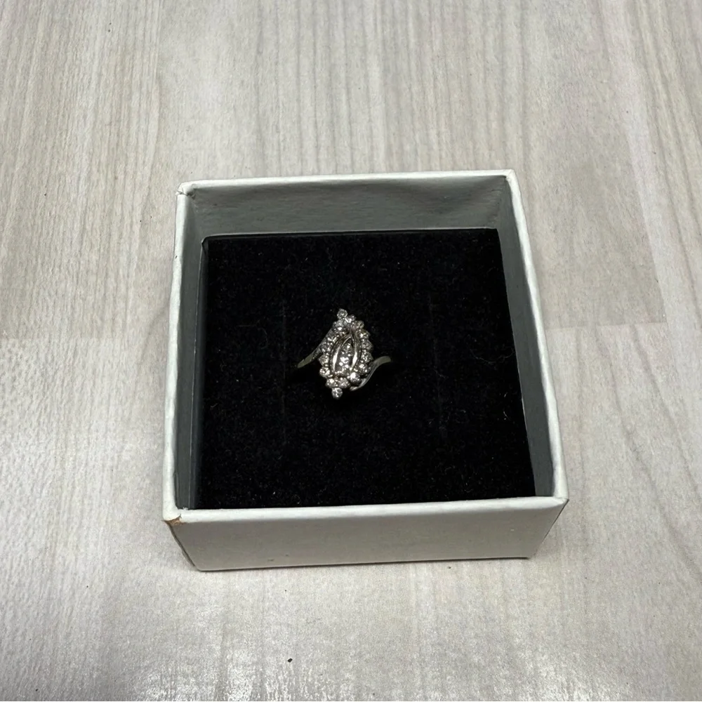 14k White Gold & Diamond Marquise Design Ring with Geometric Detailing - Picture 3 of 5